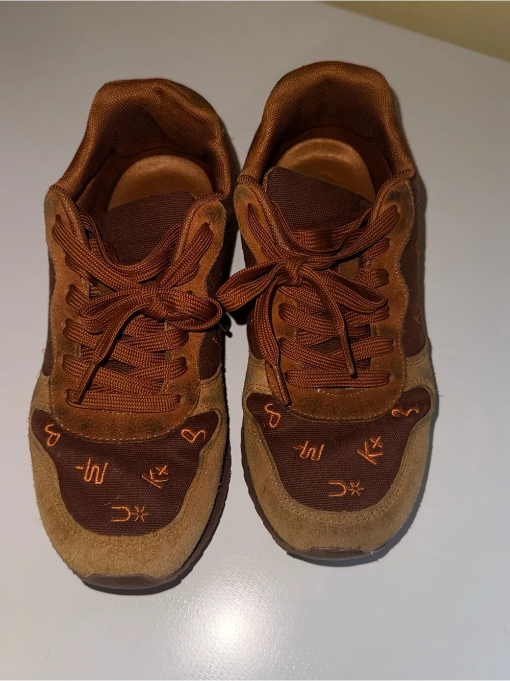 Pur Brown & Tan Sneakers with Embroidered Camel Motif